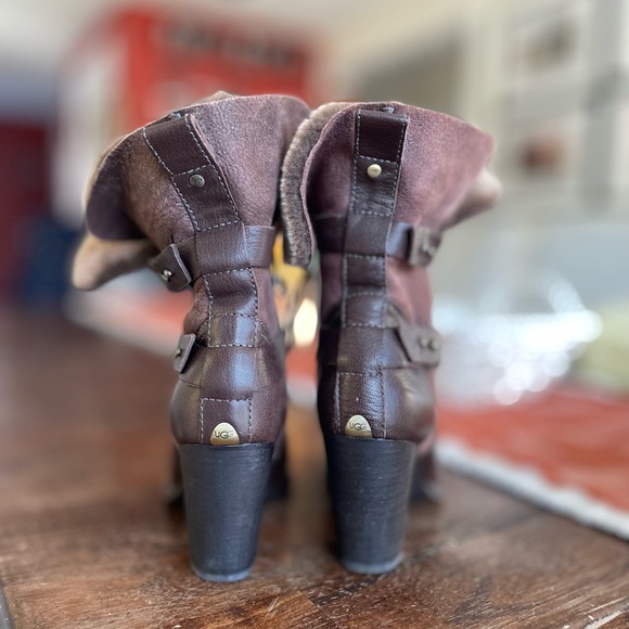 UGG size 7 leather and shearling boots - Picture 7 of 13